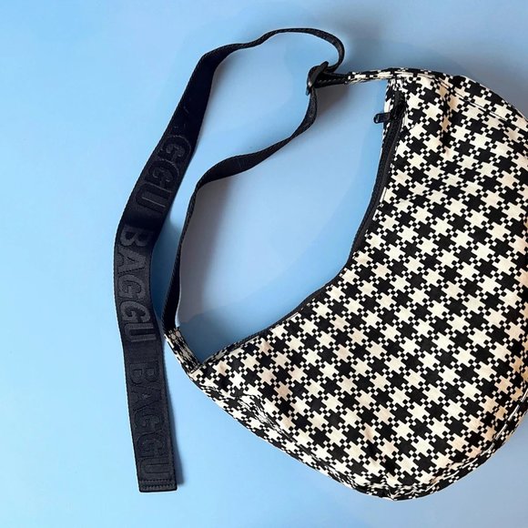 NWT BAGGU Crescent Bag Medium Black & White Pixel Gingham - Picture 4 of 7